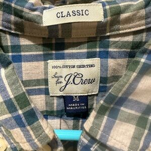 J crew men’s classic plaid shirt (size medium)